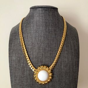 Vintage Trifari White cabochon gold tone necklace